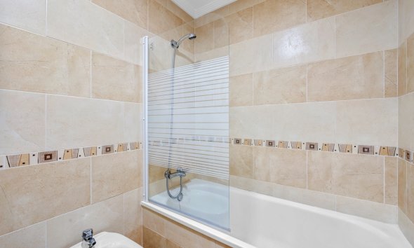 Reventa - Apartamento / Dúplex - Orihuela Costa