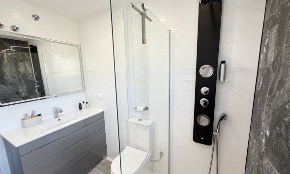 Resale - Villa / House - Orihuela Costa - Villamartín