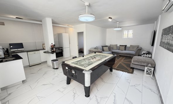Resale - Villa / House - Orihuela Costa - Villamartín
