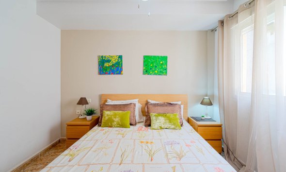Reventa - Apartamento / Dúplex - Punta Prima