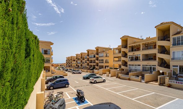 Reventa - Apartamento / Dúplex - Punta Prima