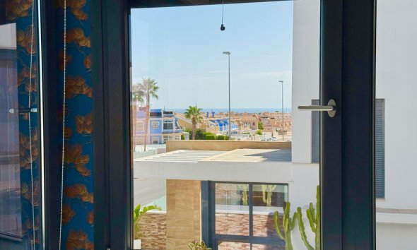 Resale - Villa / House - Orihuela Costa - Cabo Roig
