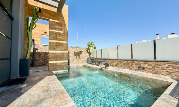 Resale - Villa / House - Orihuela Costa - Cabo Roig