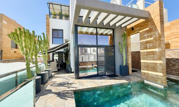 Resale - Villa / House - Orihuela Costa - Cabo Roig