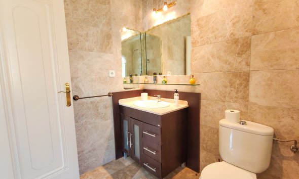 Resale - Villa / House - Orihuela Costa - Villamartín