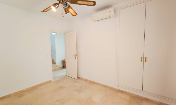 Resale - Villa / House - Orihuela Costa - Villamartín