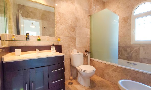 Resale - Villa / House - Orihuela Costa - Villamartín