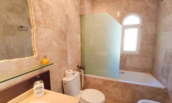 Resale - Villa / House - Orihuela Costa - Villamartín