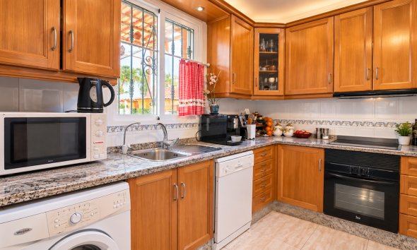 Resale - Farm Estate / Country Property - Orihuela