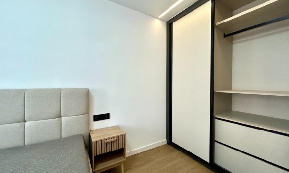 Resale - Apartment / Duplex - Torrevieja - Punta Prima