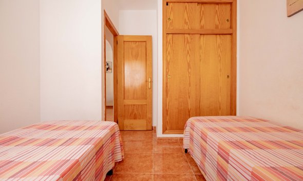 Resale - Apartament / Duplex - Torrevieja - Playa de los Locos