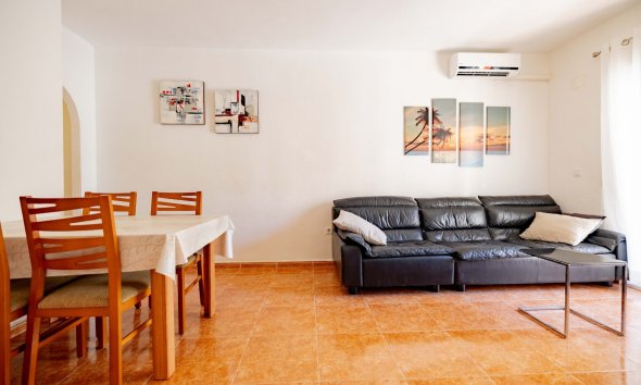 Resale - Apartament / Duplex - Torrevieja - Playa de los Locos