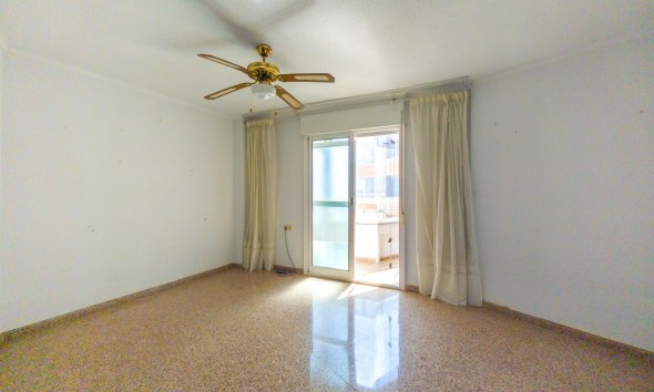 Resale - Apartment / Duplex - Torrevieja - La Mata