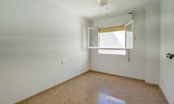 Resale - Apartment / Duplex - Torrevieja - La Mata