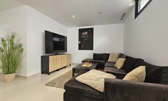 Resale - Villa / House - Orihuela Costa - Villamartín