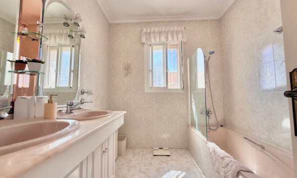 Reventa - Villa / Casa - Ciudad Quesada - Centro de la Ciudad Quesada