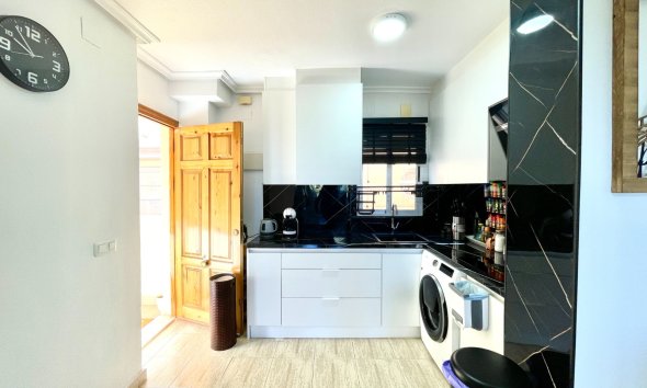 Resale - Apartment / Duplex - Torrevieja - La Siesta
