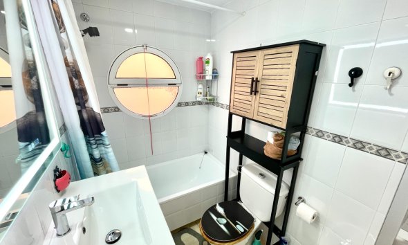 Resale - Apartment / Duplex - Torrevieja - La Siesta