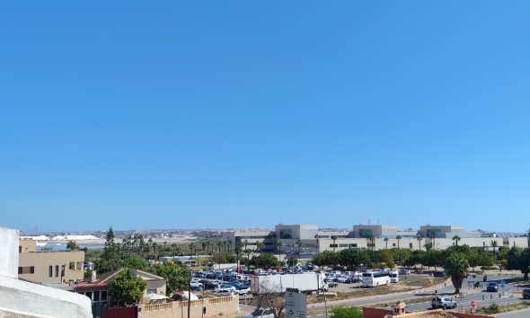 Resale - Townhouse / Terraced House - Torrevieja - Los Balcones