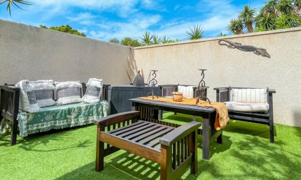Resale - Townhouse / Terraced House - Torrevieja - La Siesta