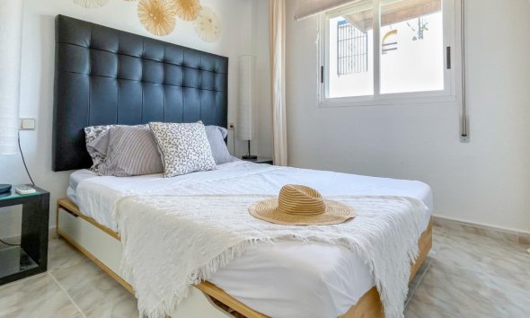 Resale - Townhouse / Terraced House - Torrevieja - La Siesta