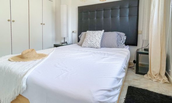 Resale - Townhouse / Terraced House - Torrevieja - La Siesta