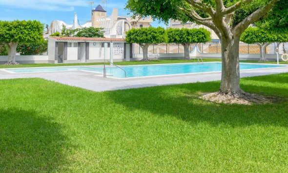 Resale - Townhouse / Terraced House - Torrevieja - La Siesta
