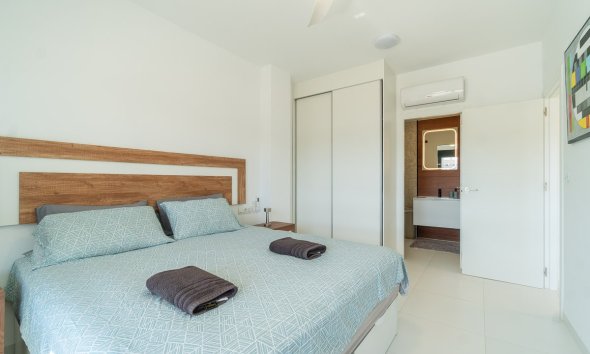 Reventa - Apartamento / Dúplex - San Miguel de Salinas