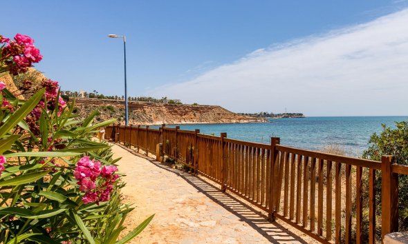 Reventa - Villa / Casa - Orihuela Costa - Lomas de Don Juan