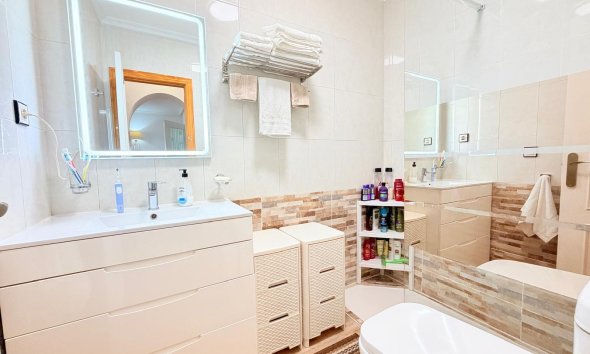 Reventa - Apartamento / Dúplex - Los Montesinos - La Herrada