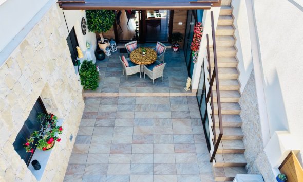 Resale - Villa / House - Los Montesinos - La Herrada