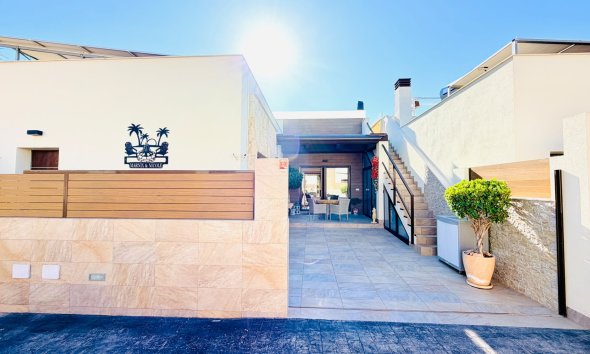 Resale - Villa / House - Los Montesinos - La Herrada