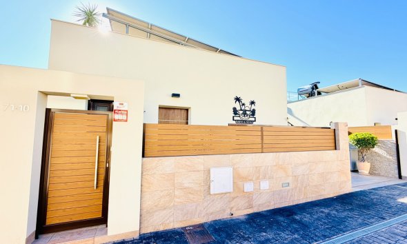Resale - Villa / House - Los Montesinos - La Herrada