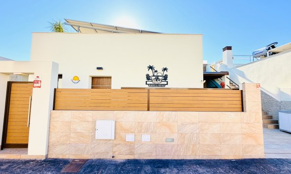 Resale - Villa / House - Los Montesinos - La Herrada
