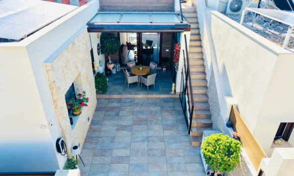 Resale - Villa / House - Los Montesinos - La Herrada