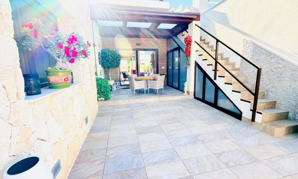 Resale - Villa / House - Los Montesinos - La Herrada