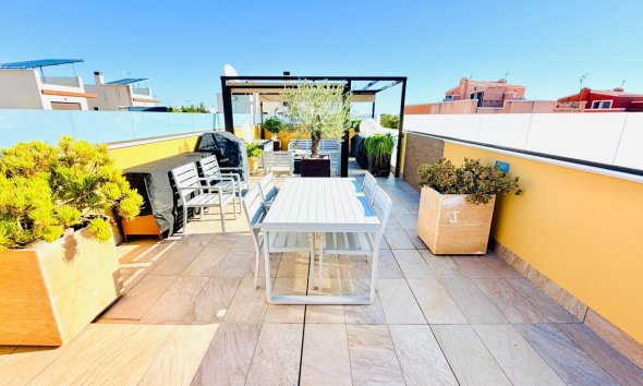 Resale - Villa / House - Los Montesinos - La Herrada