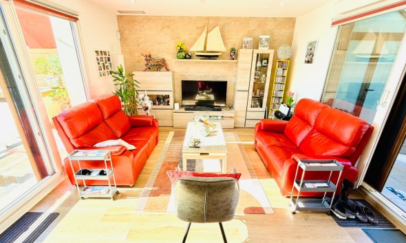 Resale - Villa / House - Los Montesinos - La Herrada