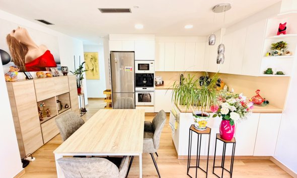 Resale - Villa / House - Los Montesinos - La Herrada