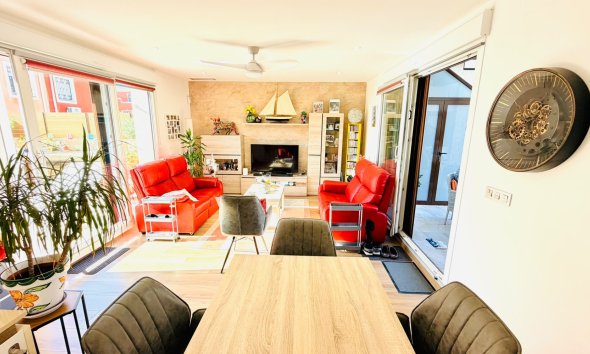 Resale - Villa / House - Los Montesinos - La Herrada