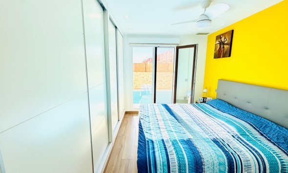 Resale - Villa / House - Los Montesinos - La Herrada
