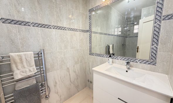 Resale - Townhouse / Terraced House - Orihuela Costa - La Zenia