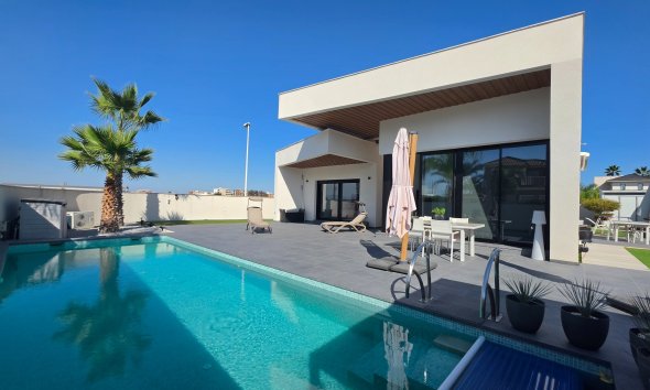 Resale - Villa / House - Formentera del Segura - Fincas de La Vega