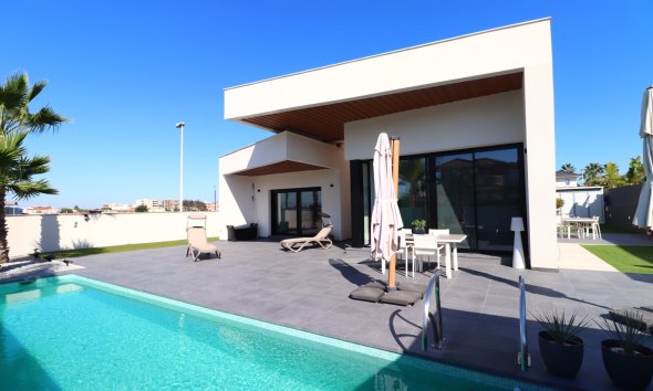 Resale - Villa / House - Formentera del Segura - Fincas de La Vega