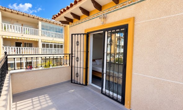 Resale - Townhouse / Terraced House - Orihuela Costa - La Zenia