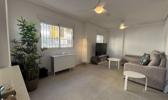 Resale - Townhouse / Terraced House - Orihuela Costa - La Zenia