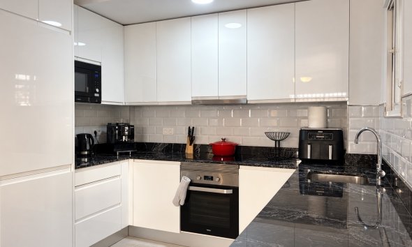 Resale - Townhouse / Terraced House - Orihuela Costa - La Zenia