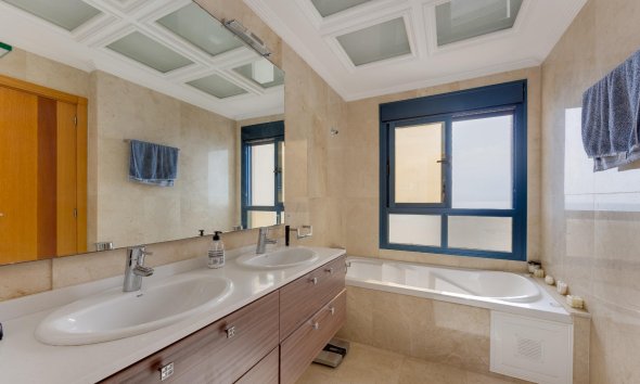 Resale - Apartment / Duplex - Torrevieja - La Veleta