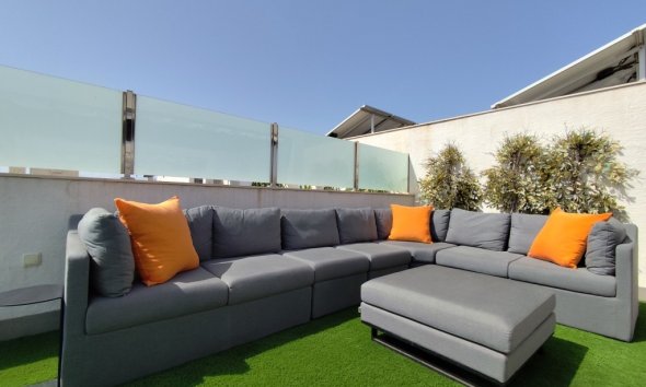 Reventa - Apartamento / Dúplex - El Raso