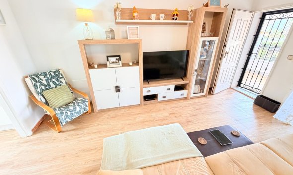 Reventa - Apartamento / Dúplex - Los Montesinos - La Herrada